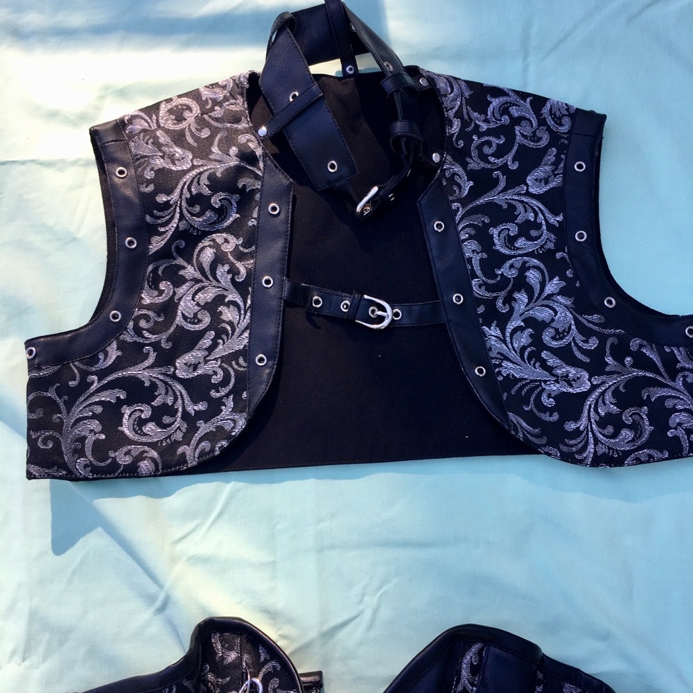 Corset - Picture 3 of 8